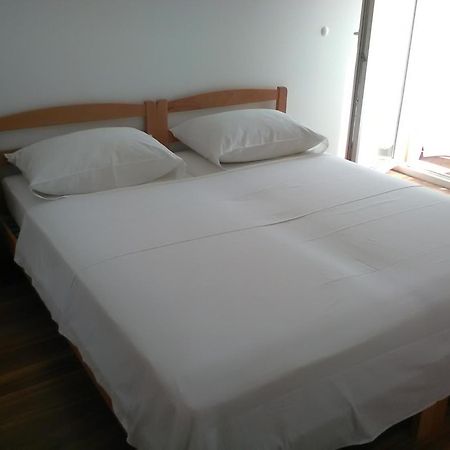 Apartments Zvonimir,Place By The Sea Mirca  Luaran gambar
