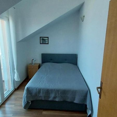 Apartments Zvonimir,Place By The Sea Mirca  Luaran gambar