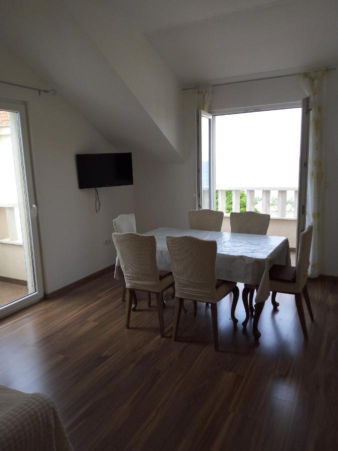 Apartments Zvonimir,Place By The Sea Mirca  Luaran gambar