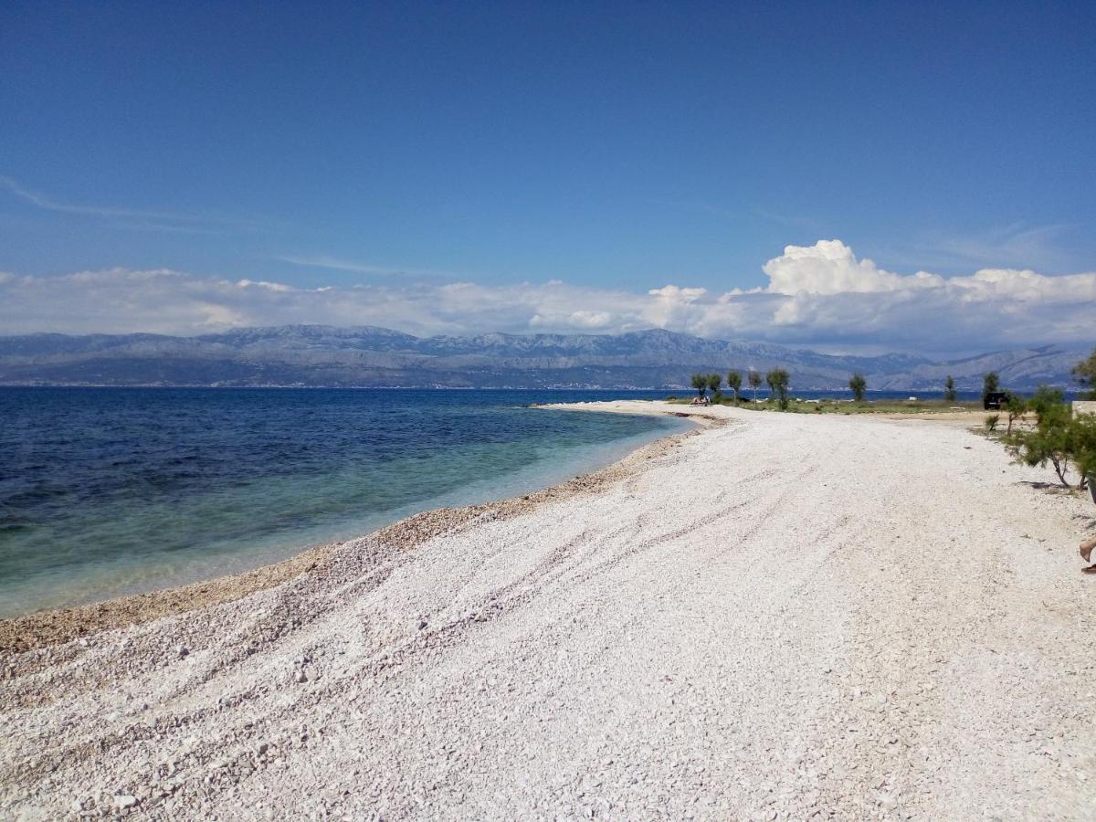 Apartments Zvonimir,Place By The Sea Mirca  Luaran gambar
