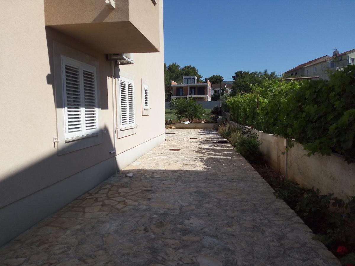 Apartments Zvonimir,Place By The Sea Mirca  Luaran gambar