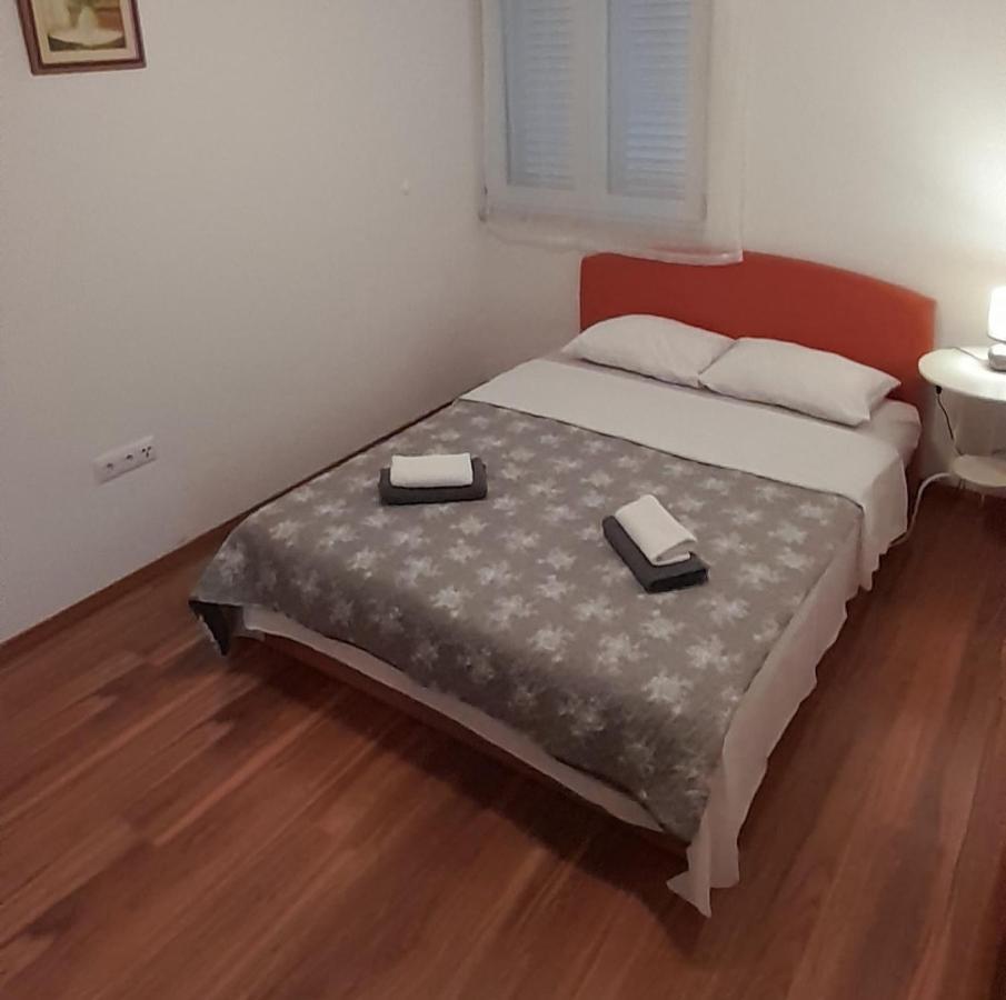 Apartments Zvonimir,Place By The Sea Mirca  Luaran gambar