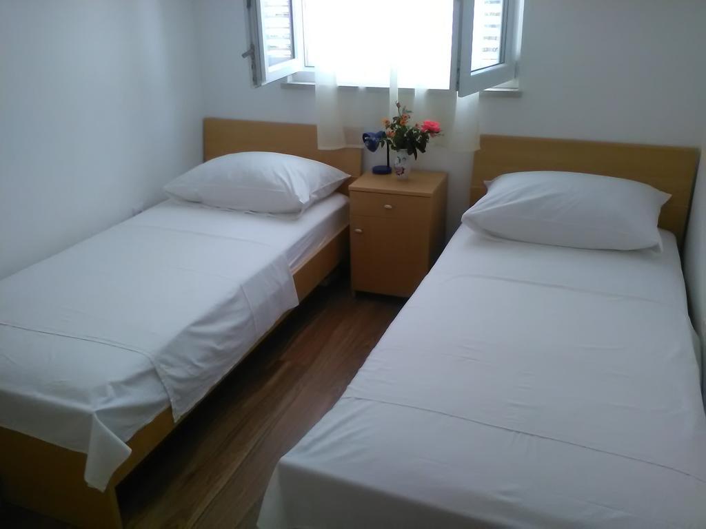 Apartments Zvonimir,Place By The Sea Mirca  Luaran gambar