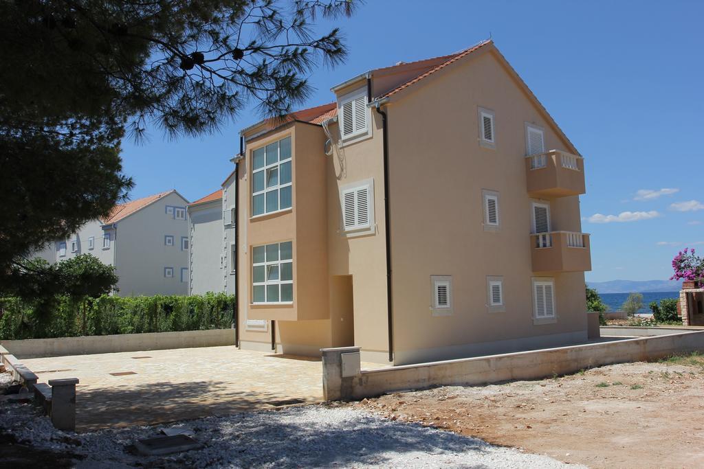 Apartments Zvonimir,Place By The Sea Mirca  Luaran gambar