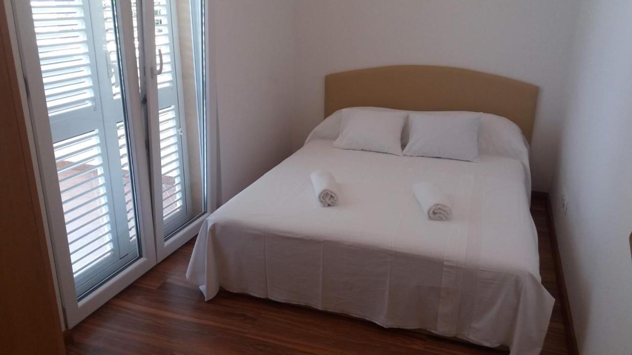Apartments Zvonimir,Place By The Sea Mirca  Luaran gambar
