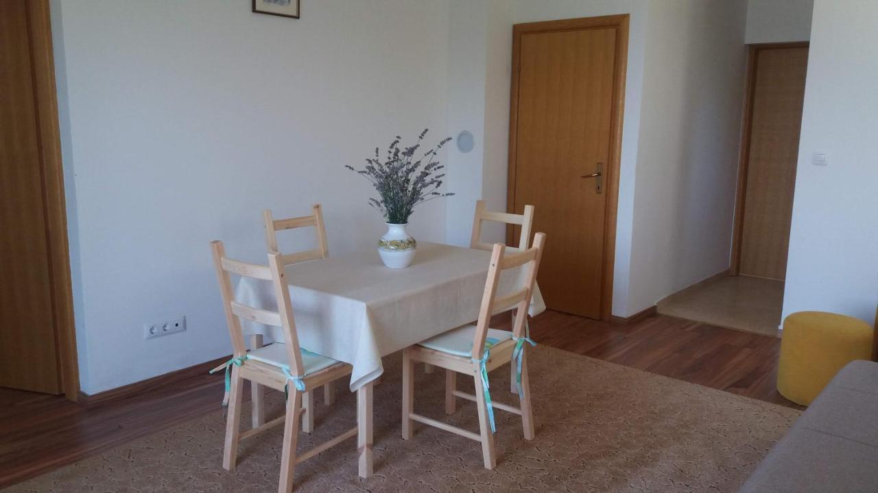 Apartments Zvonimir,Place By The Sea Mirca  Luaran gambar